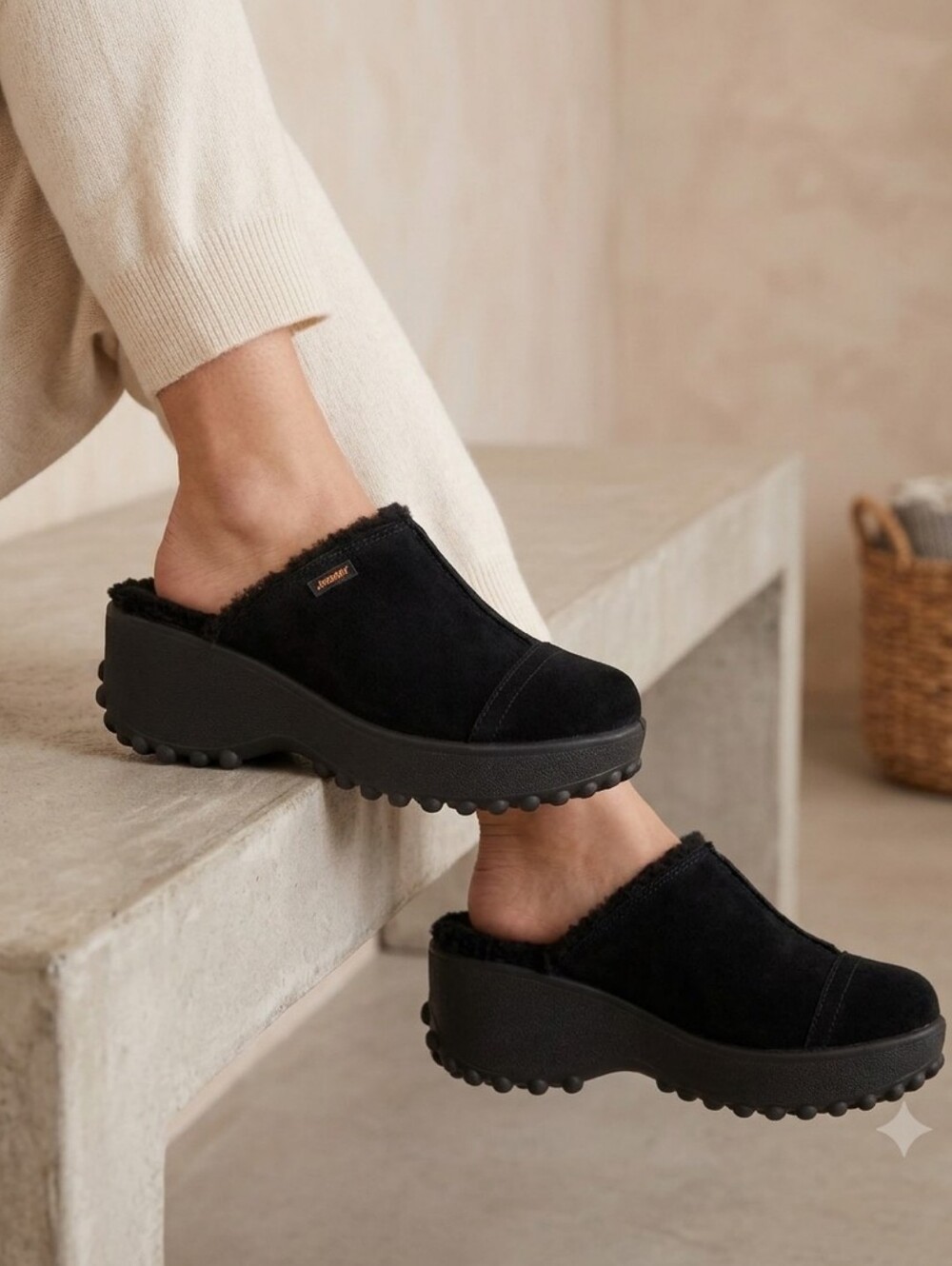 Rocket Dog Black Suede Leather Platform Clogs with Faux Fur Trim US 7.5